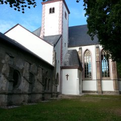 Der Turm und das Kirchenschiff nach der Restaurierung 2015