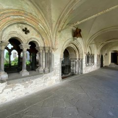 Der östliche Kreuzgang mit Blick auf dem Kapitelsaal